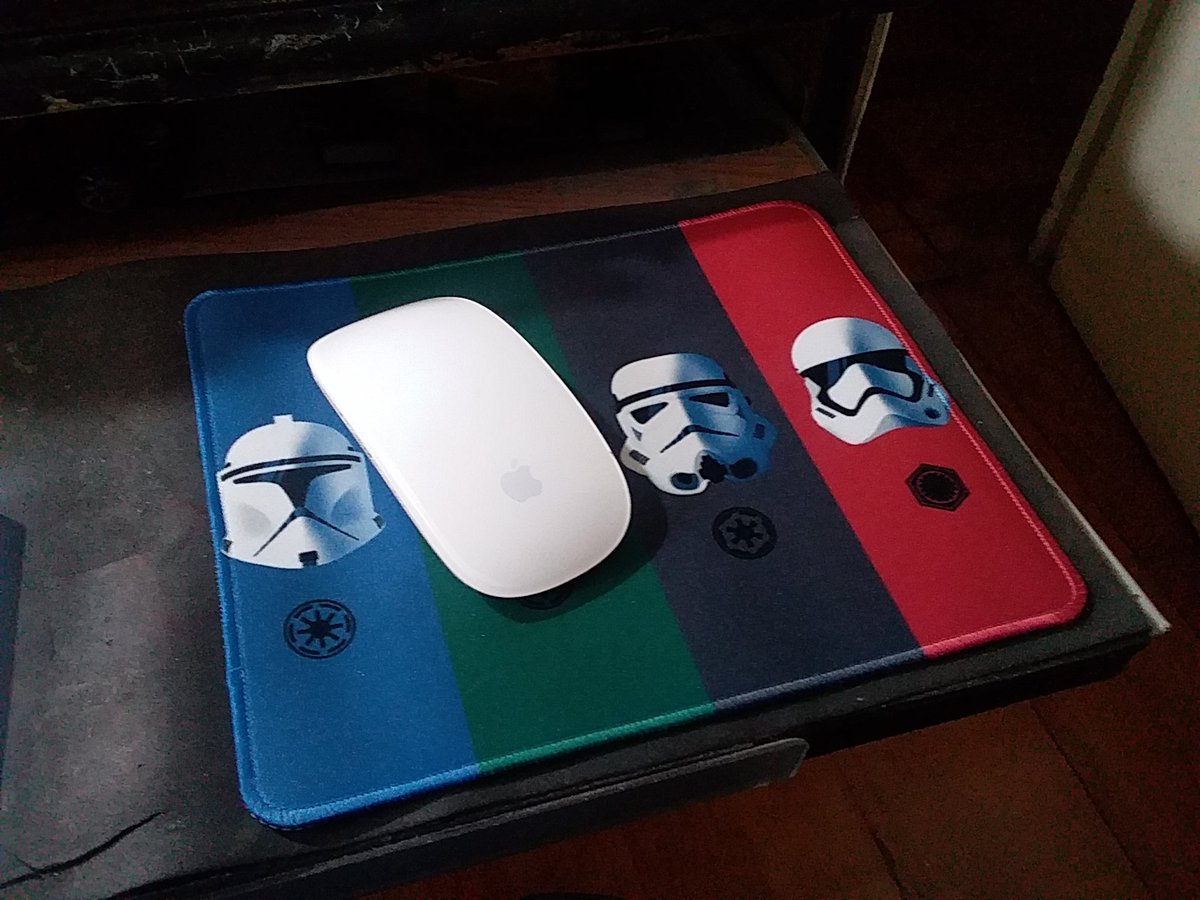 iammaxtres's tweet photo. Llegó el lado oscuro de la Fuerza a mi escritorio !!!

#StarWars 
#PadMouse
#Stormtrooper https://t.co/J0A0XvyeuC