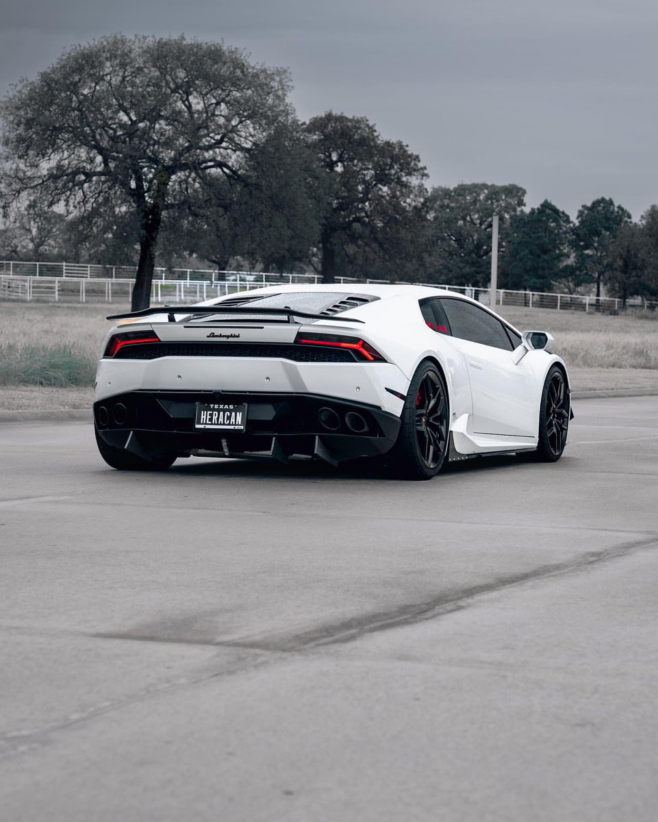 Justbillionaire's tweet photo. Huracan ⚪️ https://t.co/xXmZG0kCyV