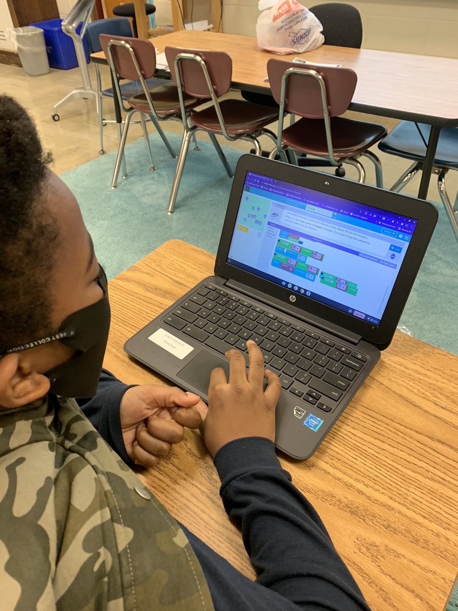 Mrs_Hendershot's tweet image. Kicked off #CSEdWeek with some awesome 5th graders in Mrs. Metz’s class. #CSEdWeek2021Photos #csedweek2021 #HourOfCode #HourofCode2021 @PAWSitivelyPES