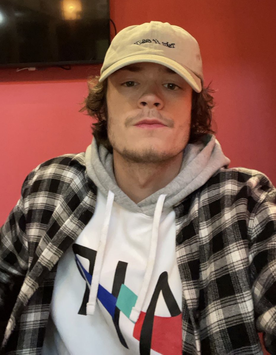 campuslodgecol's tweet image. Meet the Staff Monday! 
This is Caleb, our Community Assistant! Caleb is wanting to go into Pre Med. When Caleb isn’t working at Campus Lodge, he enjoys working out or clowning around with friends. If he had to give one piece of advice, it is “full send”