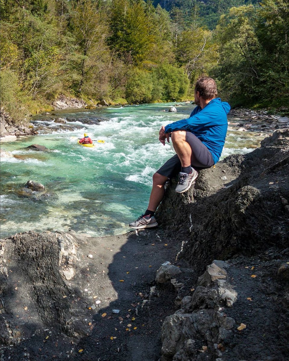 DustyBootsBlog's tweet photo. Zeitreise: 2014 hatten wir in #Bovec einen #Wildwasser-Kajakkurs auf der #Soča gemacht.

Nun, nach 7 Jahren &amp; in komplett anderen Lebensumständen waren wir wieder dort und haben diesmal einfach die Kanuten bewundernd von Ufer aus beobachtet 

#slovenien #outdoors #outdoor #natur https://t.co/sEsitVNT3L