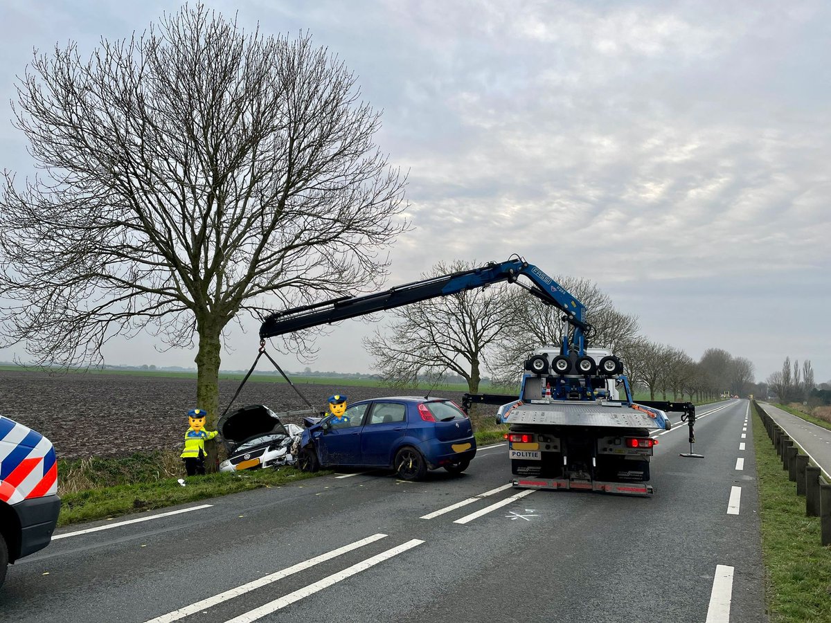 WIS_Sander's tweet photo. Vanmiddag ter plaatse geweest bij een flinke #aanrijding op de #N462 in de gemeente Nieuwkoop. De rijbaan was tijdens het incident volledig afgesloten tussen #Papenveer en #N231 https://t.co/6BTOhwoE2g