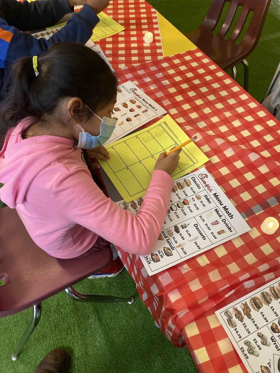 MrDavis_APS's tweet photo. Dinning with Decimals was the perfect way to bring the #SMPs to life with my crew. Making real life connections in math is essential and it shows! @peytonprincipal  @APSPeytonForest   @aps @GiftedPFES  #MathMagic #DigIn🔥🔥🔥 https://t.co/NVbfHcXwHF
