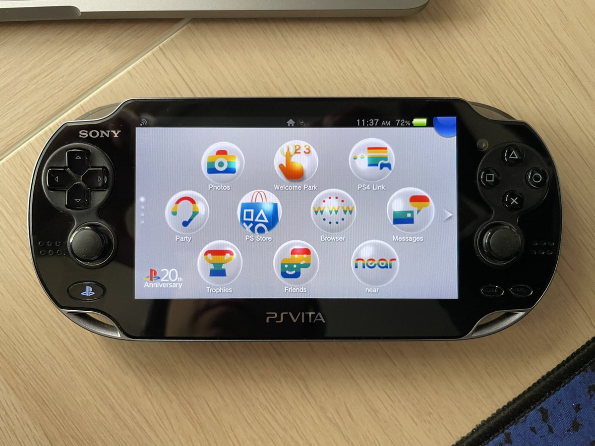 Qué cabrón está el hardware del Vita, se siente premium, comparado el Switch parece juguete Fisher Price. La UI siempre fue horrible eso sí.