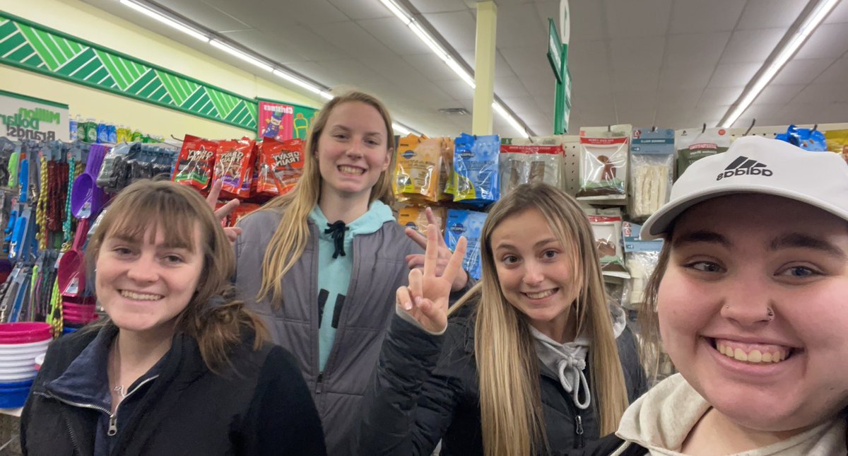 missgonzales18_'s tweet image. Had a nice field trip with my group for our civilization presentation on Thursday. The warm weather vibes during this cold time are always appreciated 😎 #TeacherByTrine