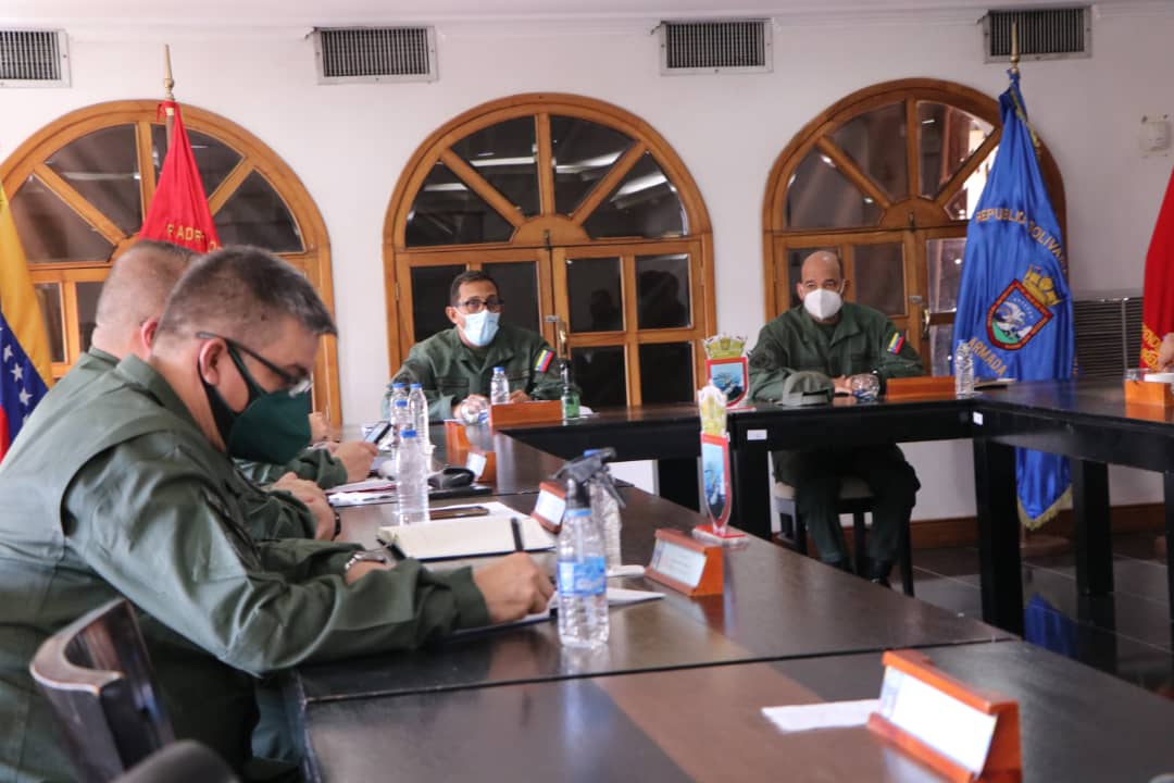 ArmadaFANBVzla's tweet photo. #Hoy || Cmdte Gral de la @ArmadaFANBVzla, ALM @Alexjvb44 presidió reunión con el Estado Mayor Naval, en las instalaciones del Comando General, fin revisar actividades programadas y proyectos a ejecutar 2021-2022, enmarcado en la Campaña #NavegandoAlBicentenario.
@NicolasMaduro https://t.co/ItDbbKNhGj