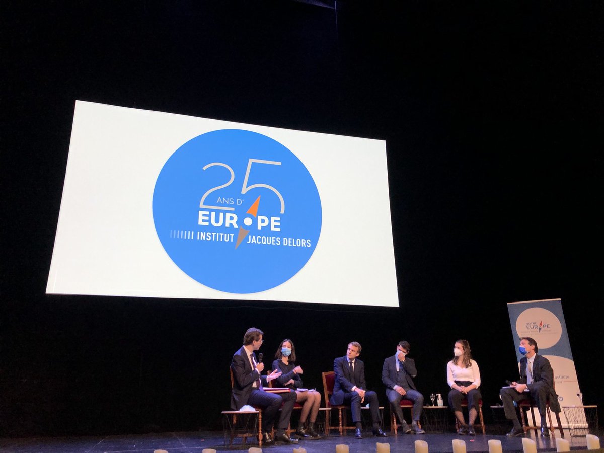 Les 25 ans de l Institut Jacques Delors en présence d E Macron qui dialogue avec des jeunes de l académie Notre Europe