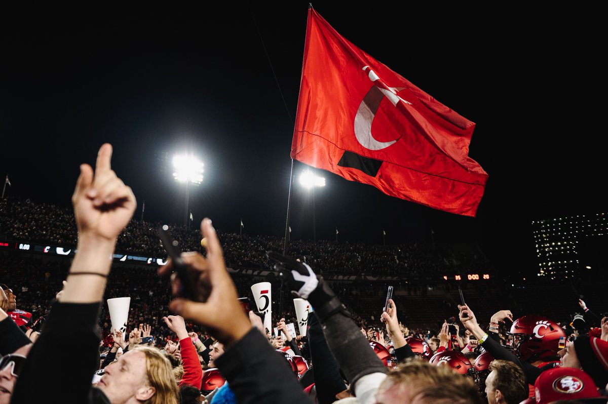 "Over those 1,300 games, there's a weird kind of magic that's seeped its way into that dirty concrete."

<a href="/spncrtckrmn/">Spencer Tuckerman</a> on <a href="/GoBearcatsFB/">Cincinnati Football</a> achieving the unthinkable, and doing it in a magical moment at Historic Nippert Stadium.

📝: cpaw.me/3f98ff
