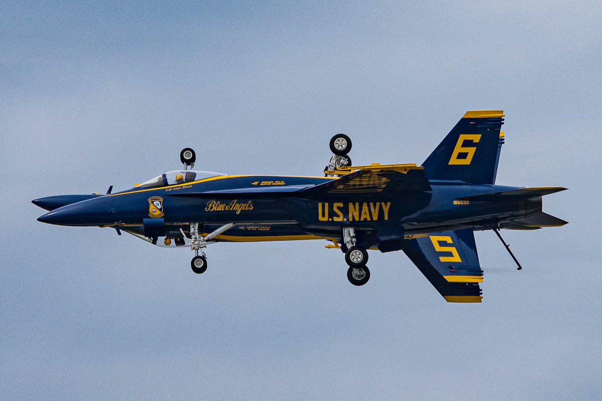 CurskiPics's tweet photo. My Favorite Action Pictures of 2021
The @BlueAngels at @duluthairshow
#blueangels #usnavy #airplanes #jets #inverted #bluesky #stoppedtime #action #favoritesof2021 #pentax https://t.co/WDbwaTa6PY