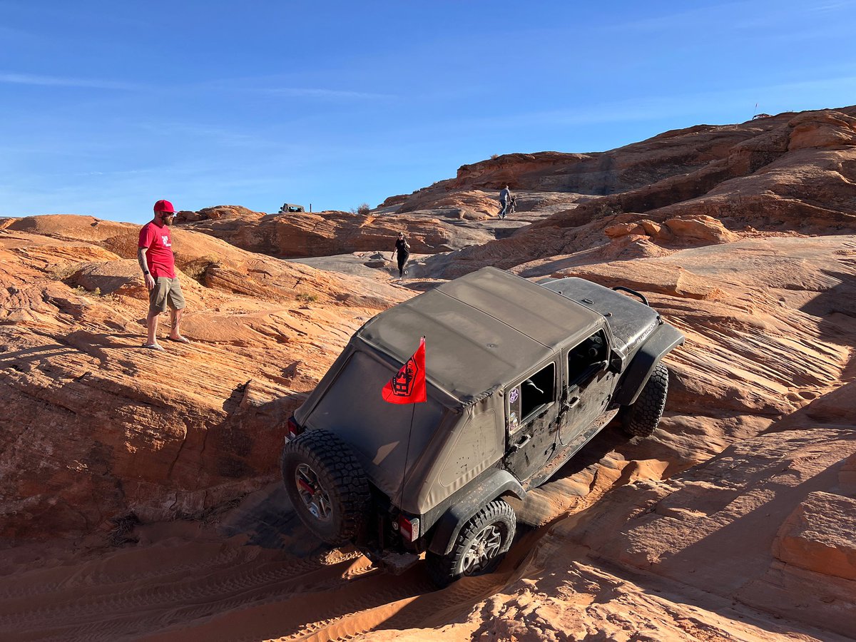 iwata77's tweet photo. Get friends that will help you push your limits but guide you through safely.
Day 3 Wheeling in Sand Hollow
🦄
#ThoseDamnIwataKids
#OB1977 #jeep #jeeplife #itsajeepthing https://t.co/nsCmg7mIS0