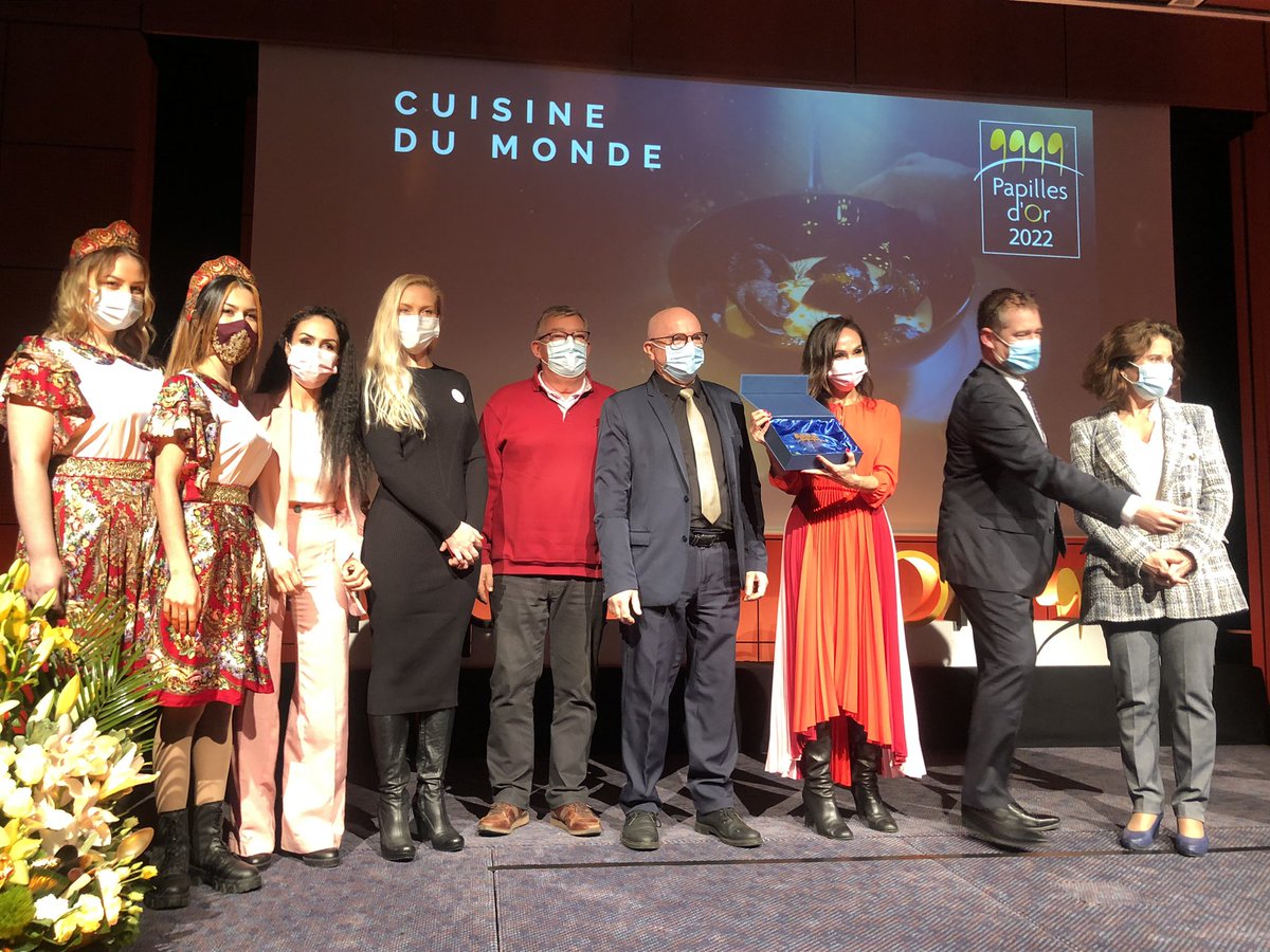 Cérémonie des #papillesdor2022 organisée par la <a href="/cciessonne/">CCI Essonne</a> <a href="/VilledEvryCourc/">Ville d'Évry-Courcouronnes</a> récompensant les #restaurants de l’<a href="/CDEssonne/">Département de l'Essonne</a> <a href="/VilledEvryCourc/">Ville d'Évry-Courcouronnes</a> . <a href="/BP_RivesParis/">BP Rives de Paris</a> <a href="/BanquePopulaire/">Banque Populaire</a>, partenaire historique, Bravo aux 53 #restaurants labellisés ce soir          👏👏👏