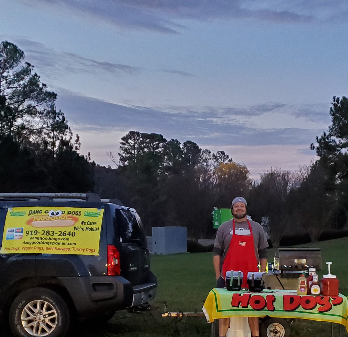 DangGoodDogs's tweet photo. Calm before the storm where we served 1100 hot dogs! We've catered for so many great companies...why not add yours to the list! Got a lot of mouths to feed? Hire the Hot dog pros! https://t.co/924VxRVj1g