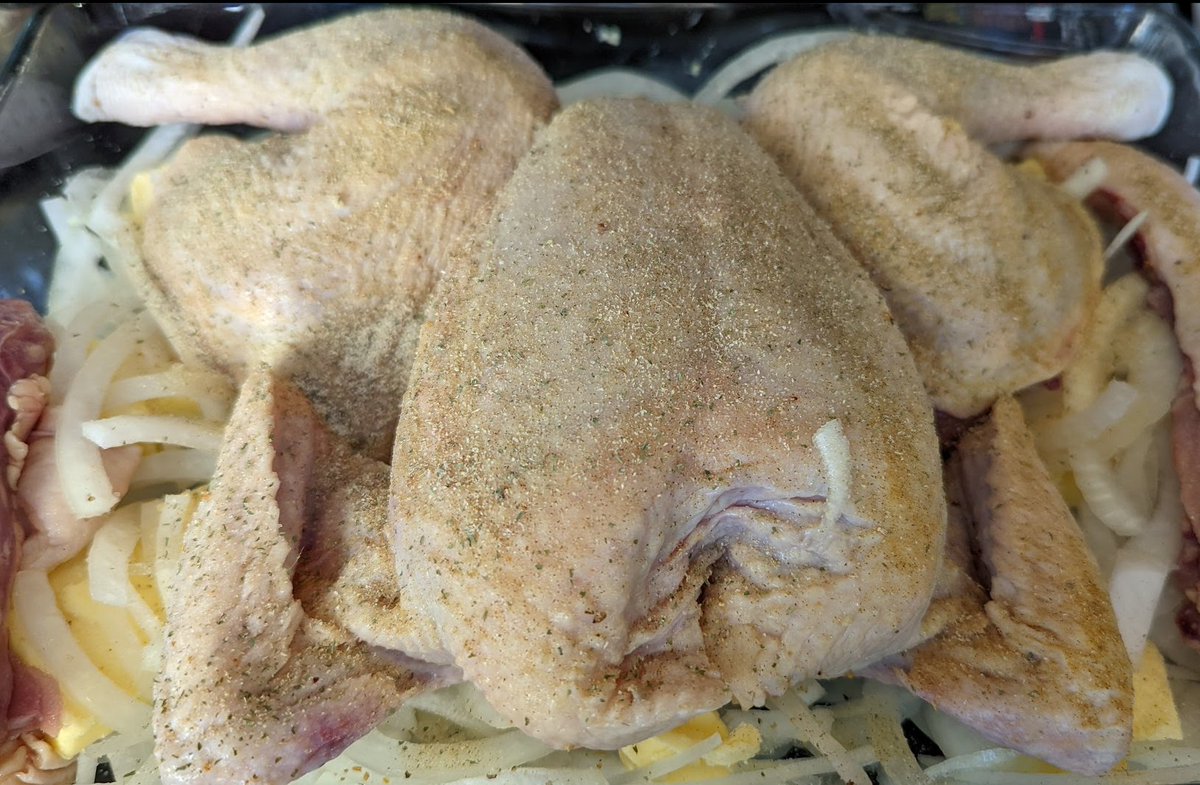 augustinefou's tweet photo. @acfou butter chicken ... ;-)

full spatchcock chicken on top, air sous vide 5 hrs to 150F, then airfry 475F superconvection for 5 mins https://t.co/RLcGeVHBpE