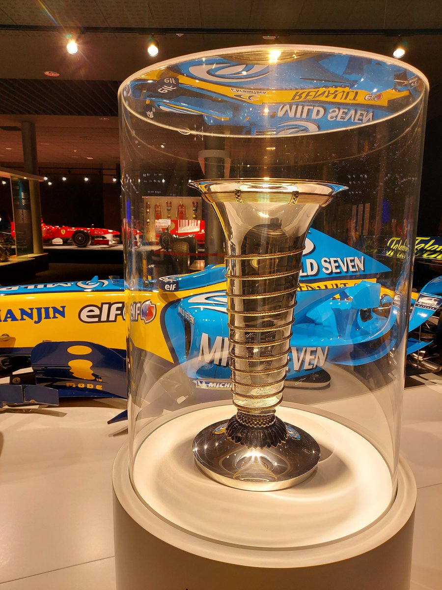 edu21215's tweet photo. @alo_oficial @AntonioGarcia_3 @CircuitoMuseoFA Fernandoooo, vengo de pasar unos días en Asturias y no podía falta mi visita a tu Museo. Grandes recuerdos de tu carrera... y gran recuerdo el que me llevé conmigo. Eso sí, eché en falta el trofeo de Qatar... jajaja https://t.co/60t7qfcKcF