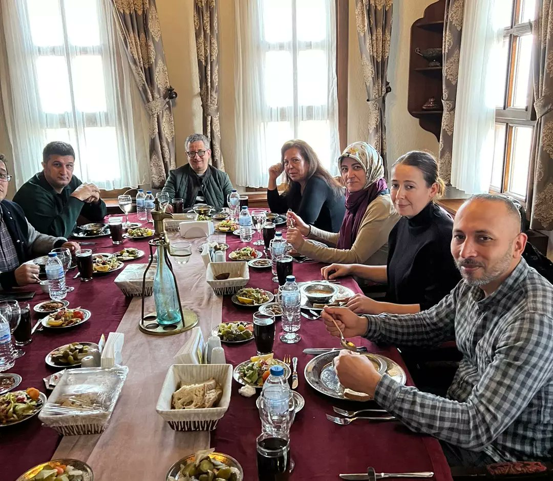 bilgetamgelisim's tweet photo. "Bacıyân-ı Rûm Teşkilatından Günümüze Türk Kadını" çalıştayının samimiyet temelinde, son derece keyifli geçen ikinci gününde dostluklarımız pekişti. En kısa zamanda tekrar buluşmak dileğiyle vedalaşıldı...
   Geziye sponsor olan  @afyonbelediyesi ne teşekkur ederiz. 
#kadın https://t.co/p9TL1lPW8f