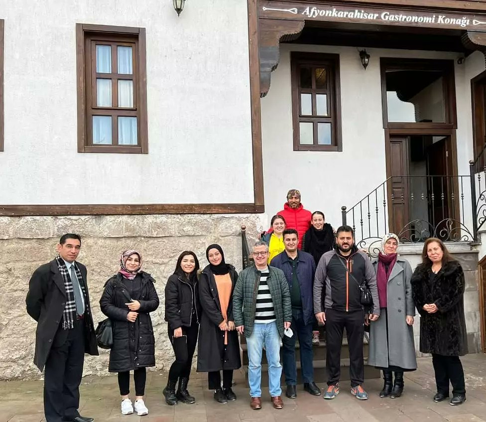 bilgetamgelisim's tweet photo. "Bacıyân-ı Rûm Teşkilatından Günümüze Türk Kadını" çalıştayının samimiyet temelinde, son derece keyifli geçen ikinci gününde dostluklarımız pekişti. En kısa zamanda tekrar buluşmak dileğiyle vedalaşıldı...
   Geziye sponsor olan  @afyonbelediyesi ne teşekkur ederiz. 
#kadın https://t.co/p9TL1lPW8f
