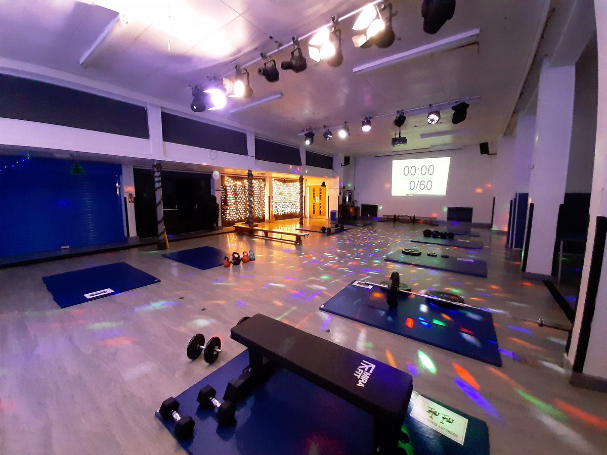 Gearing up for Mr Smail's penultimate Parent's Fitness Club before the holidays! <a href="/BishopGilpinPS/">BishopGilpinSchool</a> 

Booking for January now available!

#Gettingtheworkdone #Tistheseason 
#Christmas2021