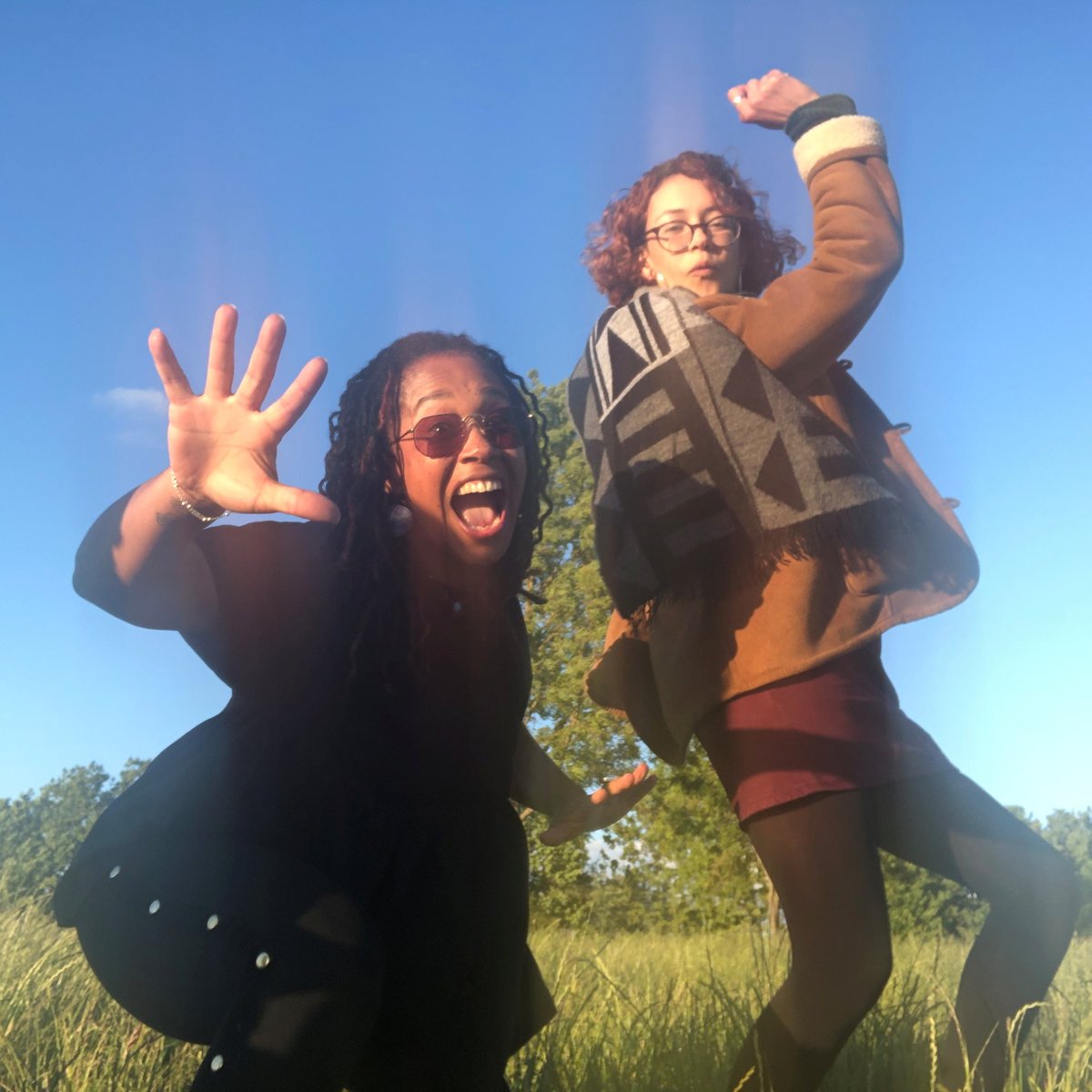 ajplus's tweet photo. 2 London police were jailed for 33 months for sharing photos of 2 murdered Black sisters while guarding the crime scene.

#NicoleSmallman and #BibaaHenry were killed last year. Photos of their remains were shared to 41 police in a WhatsApp group and captioned as "two dead birds." https://t.co/nyn0lAcxs4