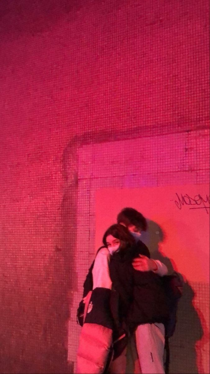 _____Fear's tweet photo. Hug 🖤 https://t.co/MLSM3czM6E