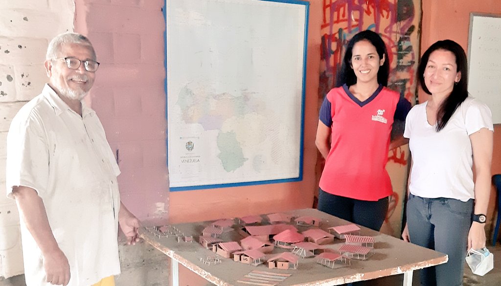 clarasanchezyg's tweet photo. Y NOS FUIMOS A SAN DIEGO en Carabobo, a conocer la experiencia de @ElCayapo, a conversar con Ramón Mendoza sobre el conuco, sobre sus planes, sobre los que no se rinden, y todavía creen que se puede construir un mundo mejor, que cuesta, pero, se la siguen jugando por Venezuela. https://t.co/i5XQsxx41d