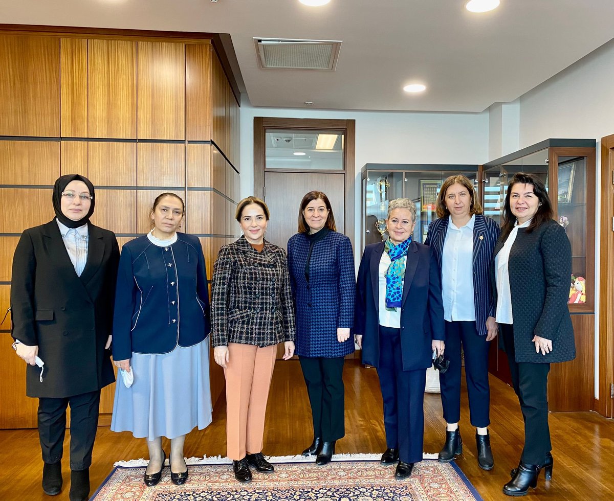 📍TBMM

Uşak Valimiz Sn @fndkocabiyik, <a href="/AKKADINGM/">AK Parti Kadın Kolları</a> Başkan Yardımcımız, önceki dönem Milletvekilimiz Sn <a href="/fatosgurkan/">Fatoş GÜRKAN 🇹🇷</a>, Milletvekili arkadaşlarımız Sn. <a href="/eronat_oya/">Oya ERONAT 🇹🇷</a>, Sn <a href="/SemihaEkinci58/">Semiha Ekinci 🇹🇷</a>  ve Sn <a href="/jiskenderoglu/">Jülide İSKENDEROĞLU</a> ile Edirne Milletvekilimiz, #KEFEK Başkanımız  Sn <a href="/fatmaaksal/">Dr. Fatma Aksal</a>'ı ziyaret ettik.