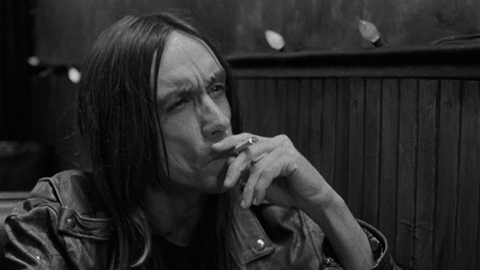 Smoking has a philosophy! Iggy Pop in 'Coffee And Cigarettes'. (Jim  Jarmusch / 2003)