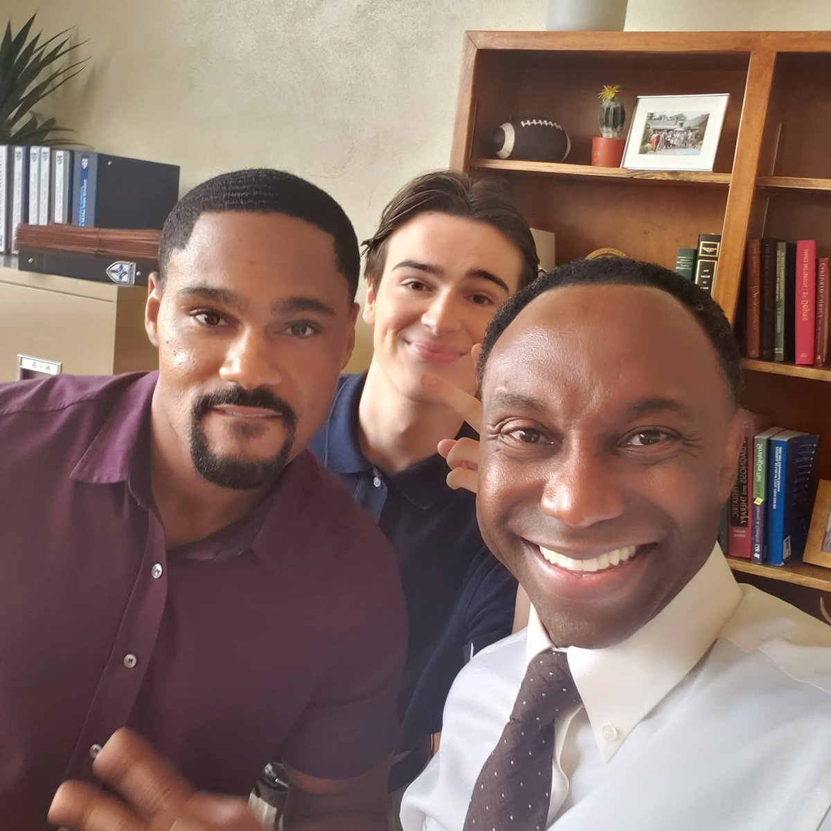 iamceejayjoseph's tweet photo. To work on set with two kool guys makes for a kool #MondayMood @JeffLPierre & Kale Culley
#actor #sagaftra #actorslife #setlife #behindthescenes #principalheaney #walker #cw #CWwalker #WalkerNation https://t.co/pbL2Jrvdnl