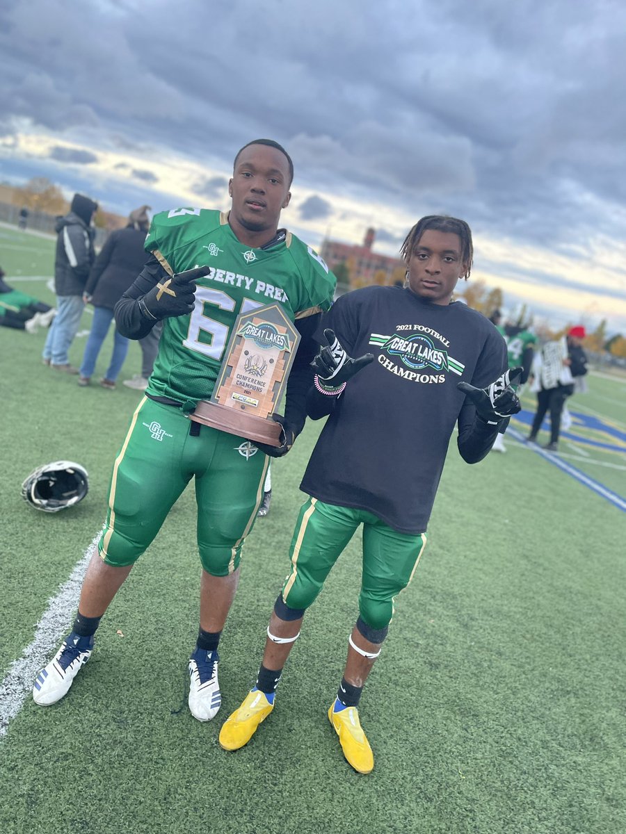 CaRonMason17's tweet photo. mission successfully 💍 couldn’t do it without the guys @LPSA_FREEDMEN https://t.co/gDEVSbDkD7