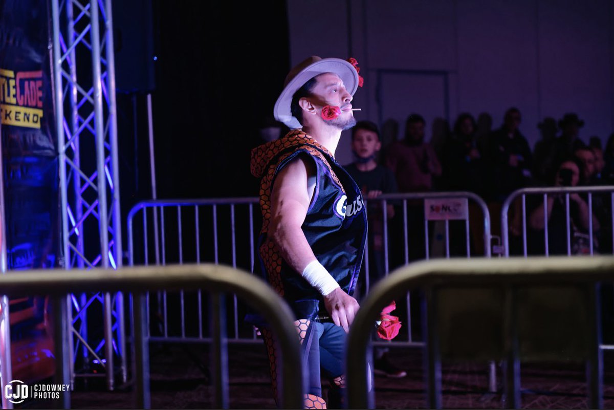 Papi_Gustavo9's tweet photo. El Rey del Baile ๐บ
El Rey de las Rosas ๐น
El Rey del #RushDivision ๐
@ovwrestling @WrestleCade
#OVW #WrestleCade #AML https://t.co/aMddsj6pSs