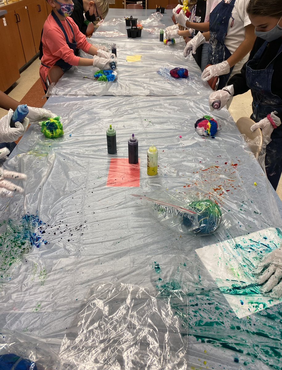 FTSD_Anderson's tweet photo. Got messy in art club today with some tie dye ❤️🧡💛💚💙💜 https://t.co/ugDKGTsbEz
