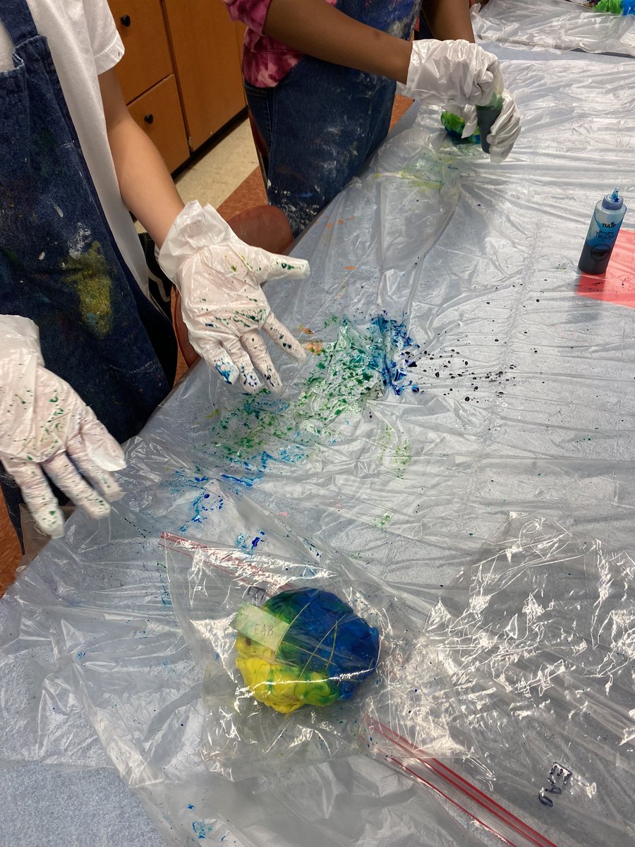 FTSD_Anderson's tweet photo. Got messy in art club today with some tie dye ❤️🧡💛💚💙💜 https://t.co/ugDKGTsbEz