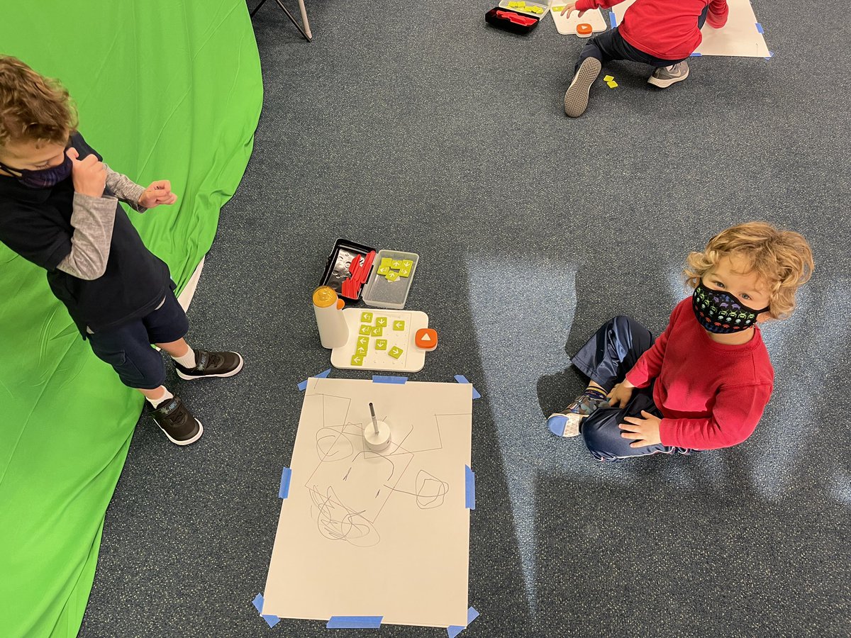 a_corneau's tweet photo. TK’ers had the opportunity to code their bots to draw shapes from recognizing patterns… also just had bots do random things 🙃
#matatabot #JustGettingStarted https://t.co/gJIuieJKWj