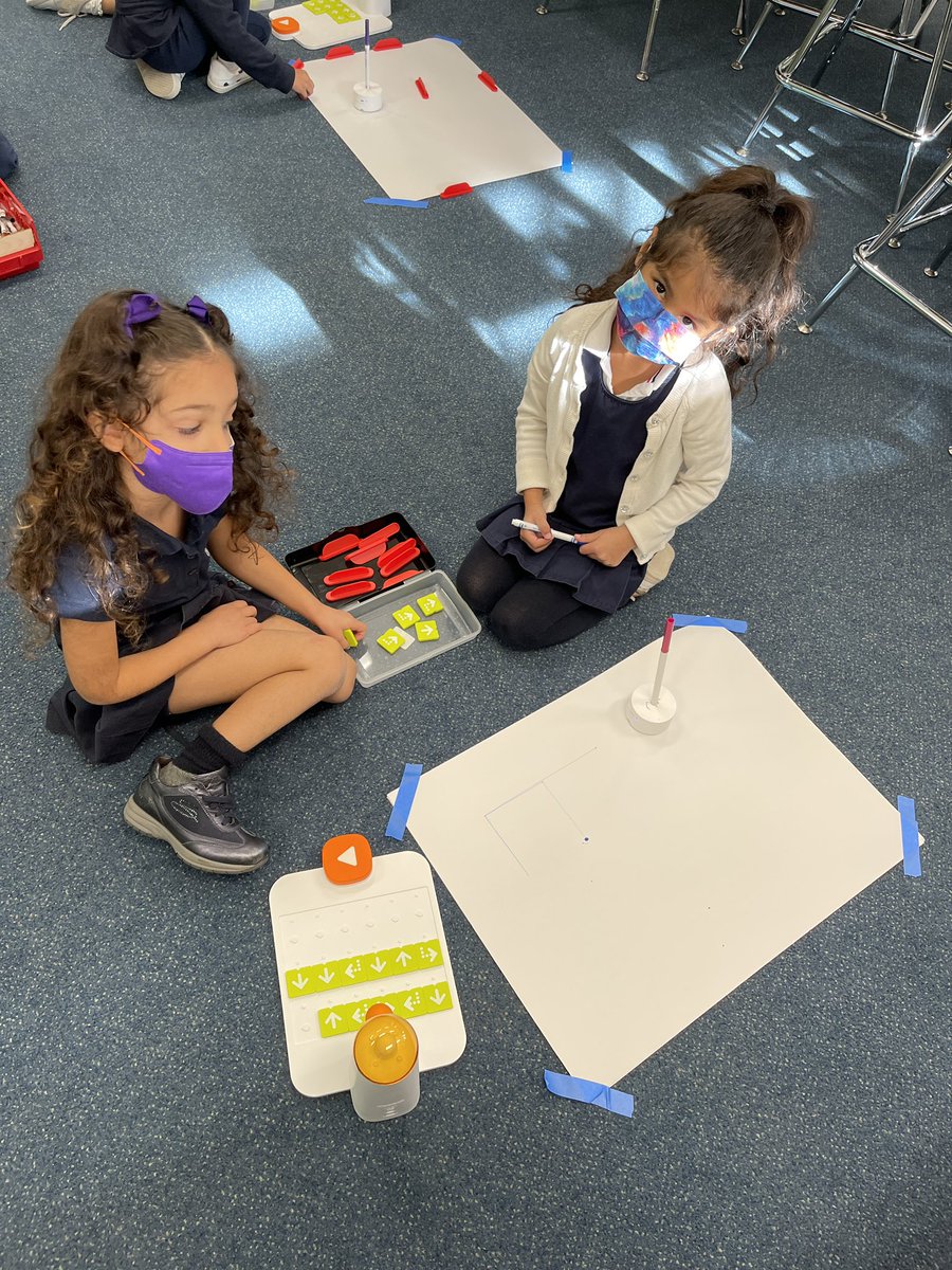 a_corneau's tweet photo. TK’ers had the opportunity to code their bots to draw shapes from recognizing patterns… also just had bots do random things 🙃
#matatabot #JustGettingStarted https://t.co/gJIuieJKWj