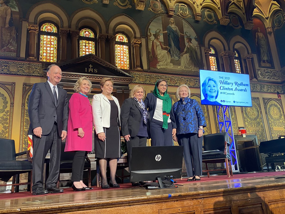Their courage, engagement and vision are exemplary! Women leaders at their most inspiring: @PEspinosaC @vanyaradzayi @PalwashaHasan @MarinaPisklako1 and GuonJianmei receive #HRCawards from @HillaryClinton and @MelanneVeneer @giwps