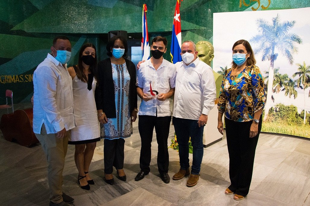 AylinAlvarezG's tweet photo. Y con la entrega de los premios termina el evento nacional de las BTJ... Felicidades muchachos, gracias por esa ciencia siempre joven. #VamosConTodo #CubaVive #UJC #Cuba https://t.co/jfW5dRphIs