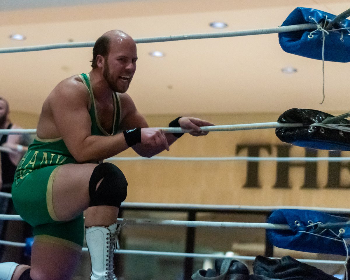 dpw102's tweet photo. All or Nothing Wrestling (@aonprowrestling) -- Dealers Choice (12/6/2021)

Galleria, Johnstown, PA

@JakobEdwinn getting worked up over a couple of five year olds teasing him.  

(Great mic work from this guy.) https://t.co/Ip4RxxNt0I