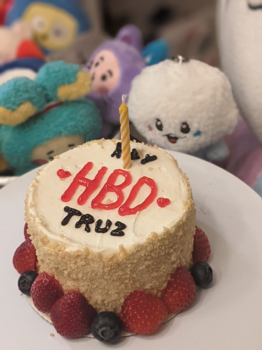 This was supposed to be a double Doyoung-Truz celebration, but I got sick 😷 Anyway, HBD TRUZ! Wishing you many more to come (and many more merch release -- but not right now haha)🥳🎂🎈💕 

@official_truz @treasuremembers
#TRUZ1stBday #HBD #1yearold #TRUZ #TREASURE #LINEFRIENDS