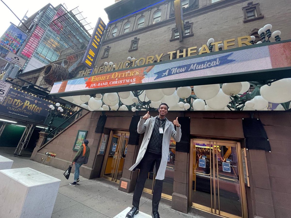 A_Rob98's tweet photo. We made it to 42nd Street! @emmetotterlive begins performances in just a few days at the @NewVictory #Producer https://t.co/nJRE0Kdt90