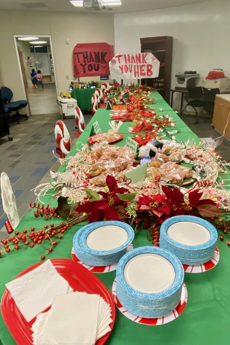 PSE proud of the best PTA in town!💜💜
Lunch, drinks, snacks and goodie bags came today in a winter wonderland setting for our staff💜💜THANK YOU!💜💜