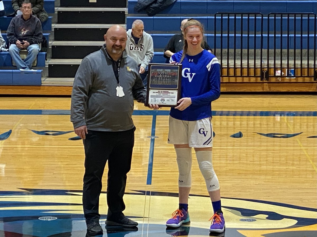 Prior to tonight’s game, junior ⁦<a href="/graciekkay10/">Grace Slaughter</a>⁩ received a commemorative plaque from USA basketball for her participation on the U16 gold medal team in Mexico. Congrats Grace