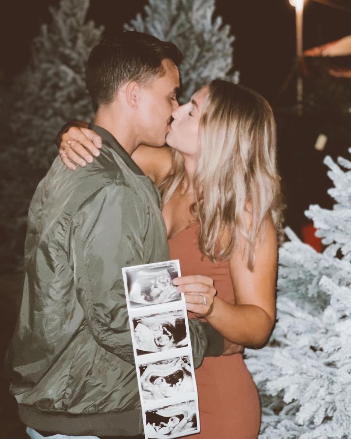 KadinKerns's tweet photo. We’ve been hiding more than presents this year ❤️Baby Kerns coming June 2022! https://t.co/4zR3b5PFJ2