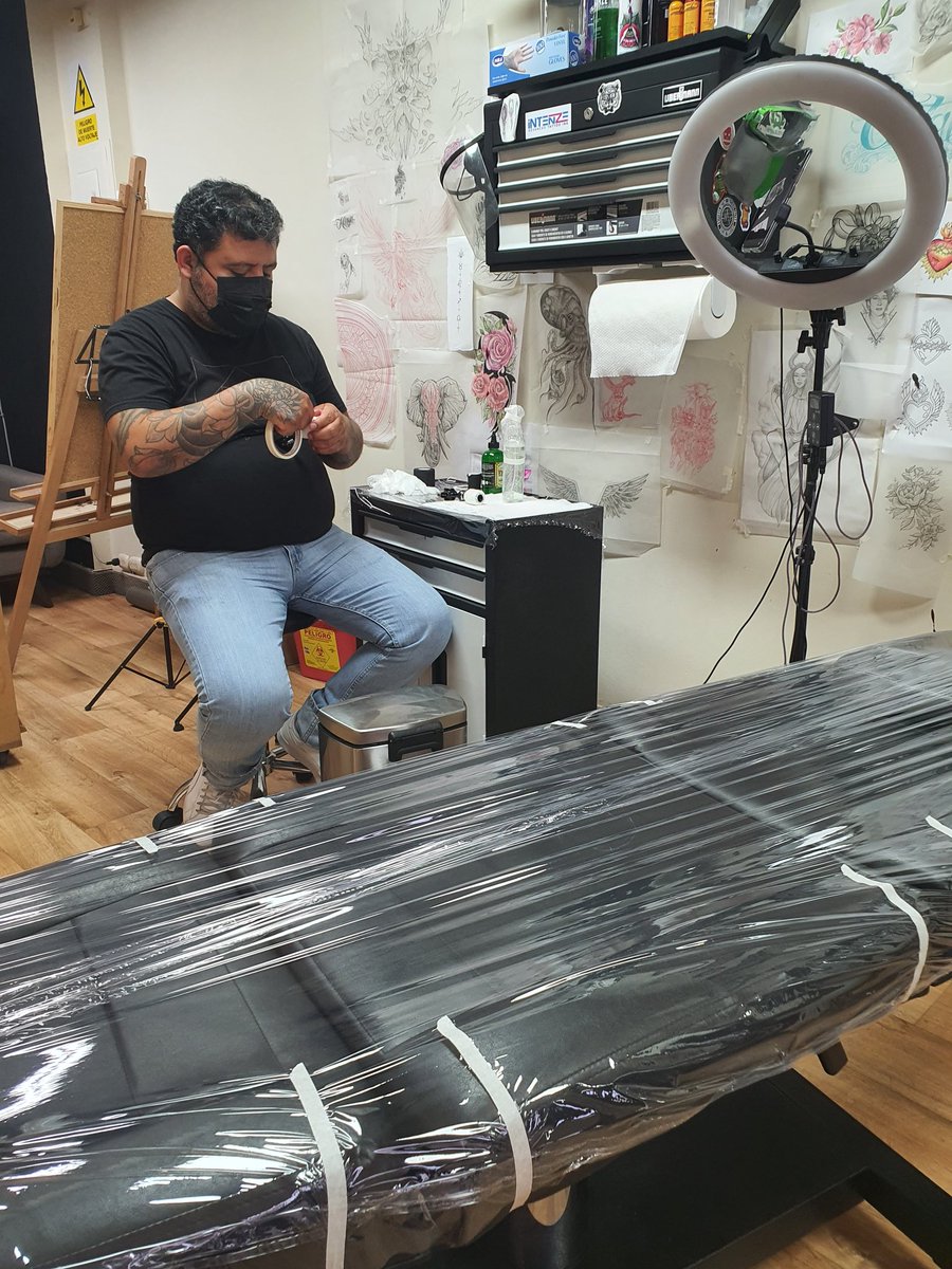 fridagreys's tweet photo. Y hoy, que tengo tanto trabajo que hacer, por donde empezar?
Ah si, empiezo a hacerme un tatuaje... lo demás puede esperar 😅 #CorpusInk #ElForge https://t.co/BP3LORHdFL