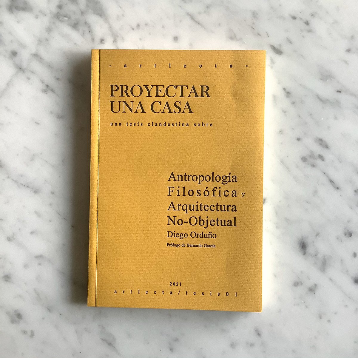 diegoorduno's tweet photo. El miércoles presenté el libro que surgió de mi tesis: “Proyectar una casa”.

En el fondo, lo que trato de exponer es cómo las personas nos construimos de la mano de los lugares que habitamos. El límite entre las personas y los lugares es difuso, uno está impregnado del otro... https://t.co/05LFxHUNol