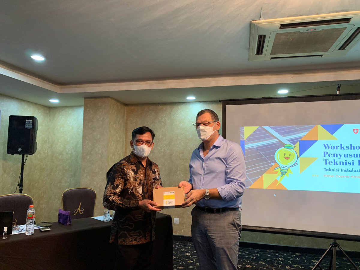 PPSDMKEBTKE's tweet photo. Pemerintah RI didukung Konfederasi Swiss kembangkan kurikulum modular pertama bagi teknisi operasional dan pemeliharaan PLTS di Indonesia
https://t.co/Y4jrRH2yNp
#BLUppsdmkebtke
#BLU
#BadanLayananUmum
#BLUBerstrategiPulihkanEkonomi
#ppkBLU https://t.co/Mw0KepV0mP