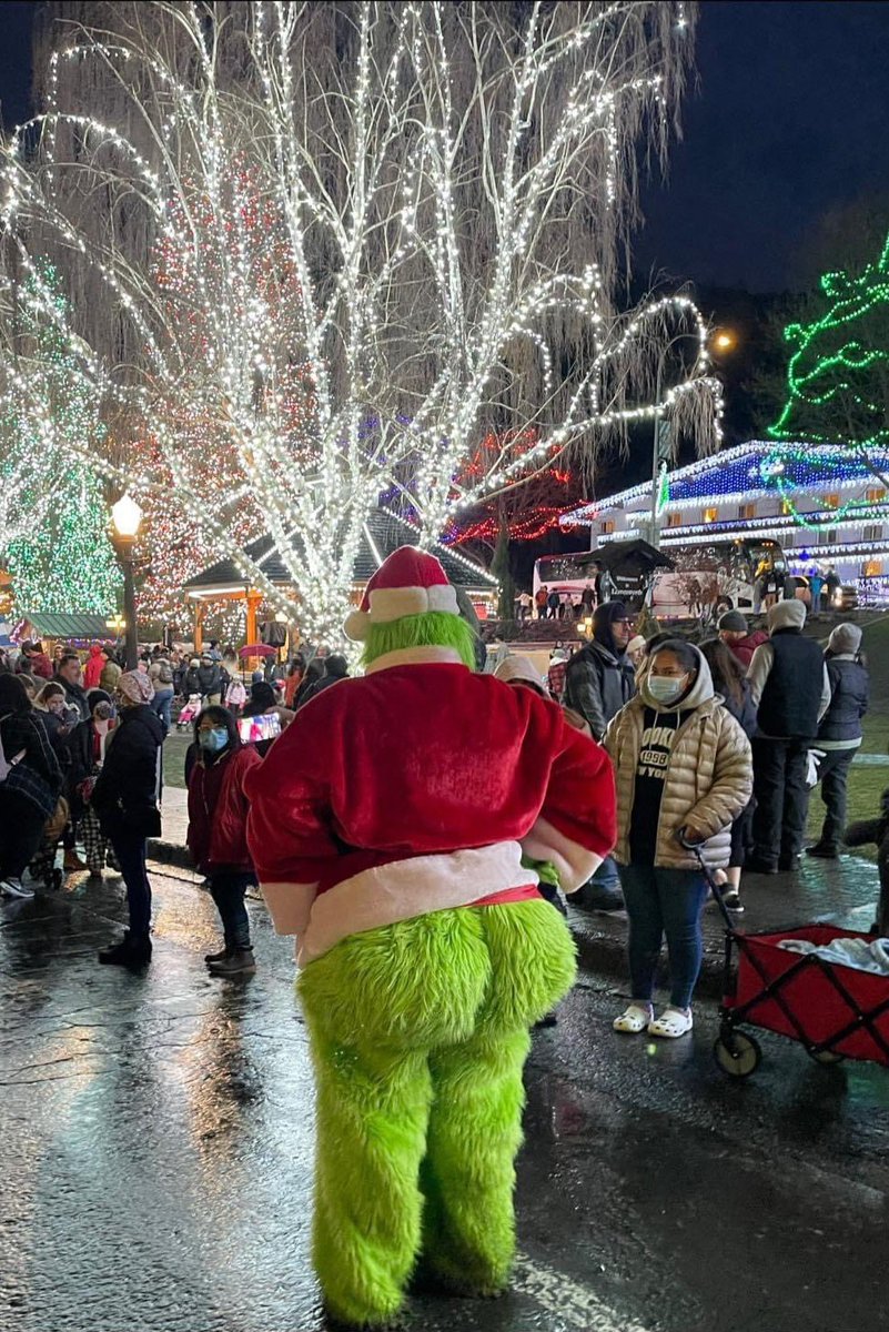 imskytrash's tweet photo. how the grinch stole thickmas https://t.co/lJvYXWyTfq