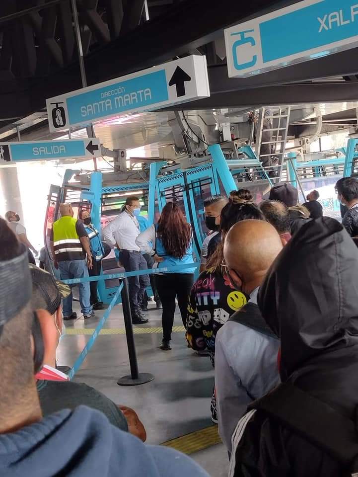 Cablebus Iztapalapa, una cabina se impacto con otra esto estación  Xalpa. <a href="/repartidorr/">#NiUnRepartidorMenos AC</a>
<a href="/MScivico/">MR</a>   Tomen sus precauciones ⚠️