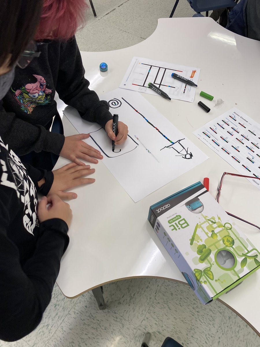 TLmikefwalter's tweet image. Lots of fun using @Ozobot with @MQPGr6English @MQPSchool! 
@NLESDCA @nltatesic #CodeWithTESIC