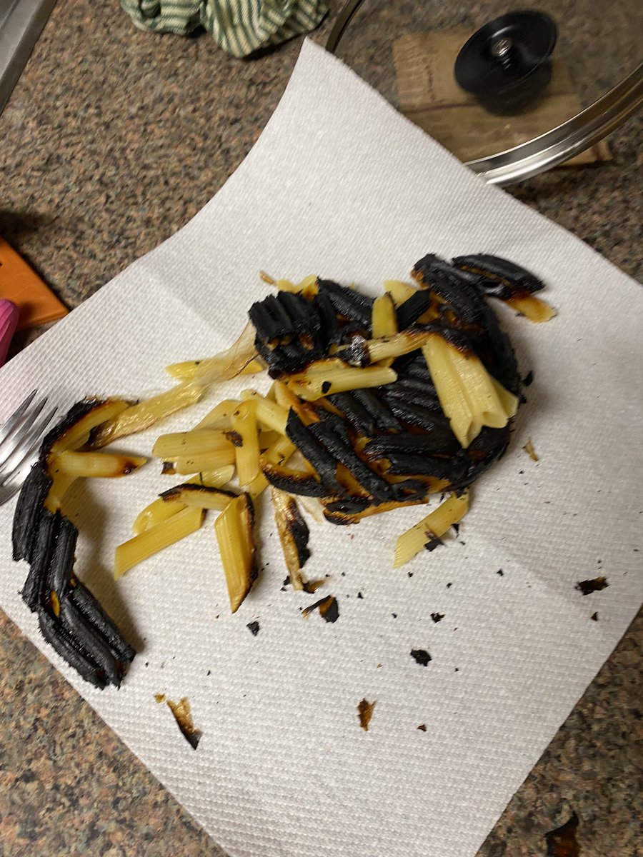 D76660716's tweet photo. the answer to your question is yes. yes, you can burn pasta https://t.co/kYCifTKsNs
