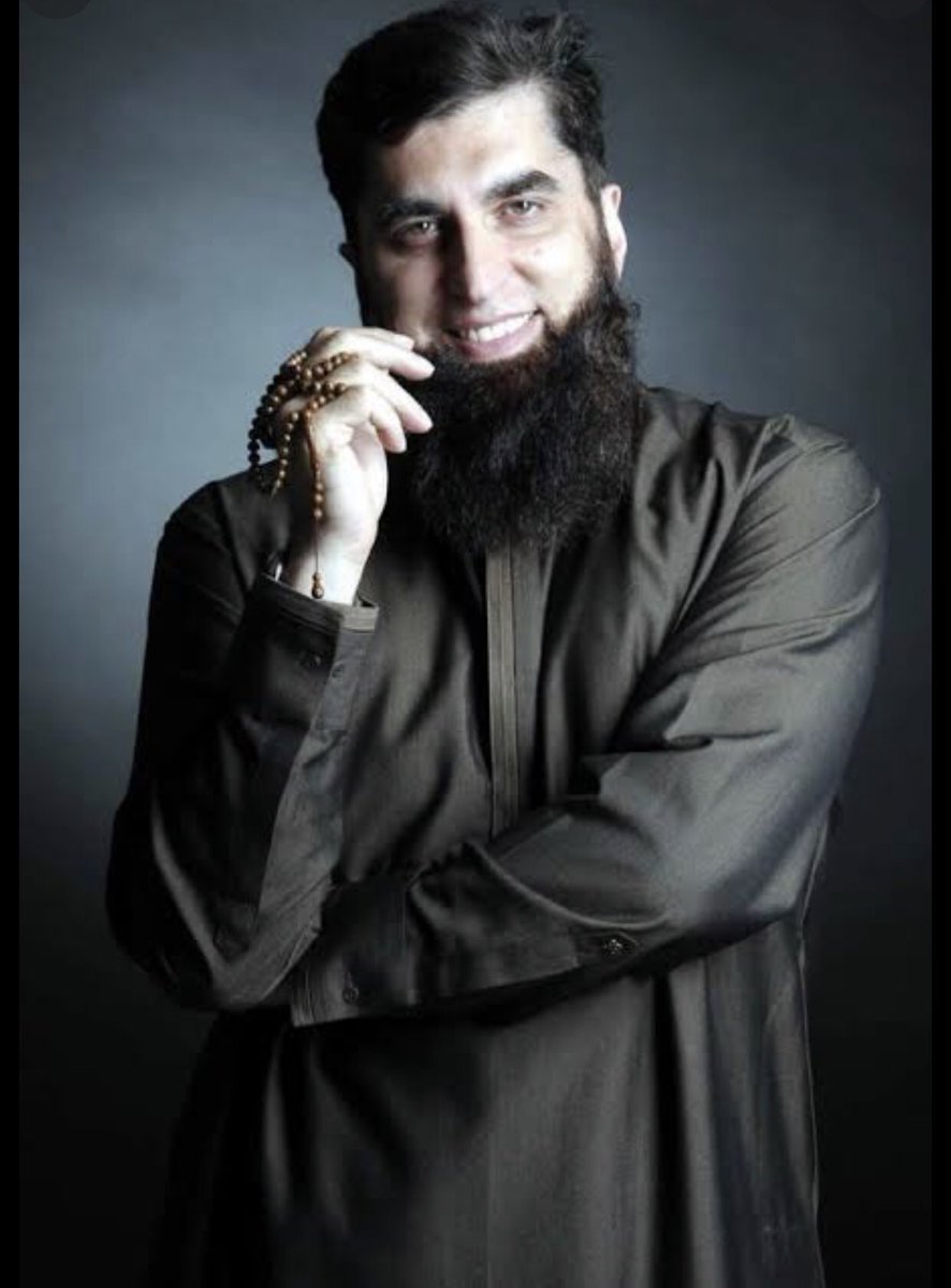 junaidahmad30's tweet photo. زمانہ بڑے شوق سے سن رہا تھا 
ہمیں سو گئے داستاں کہتے کہتے                                                 You will always  remember from “dil dil Pakistan” to “mara dil badal de❤️❤️     #junaidjamshed #PIAplanecrash #7thsep https://t.co/hV1weToZ7g