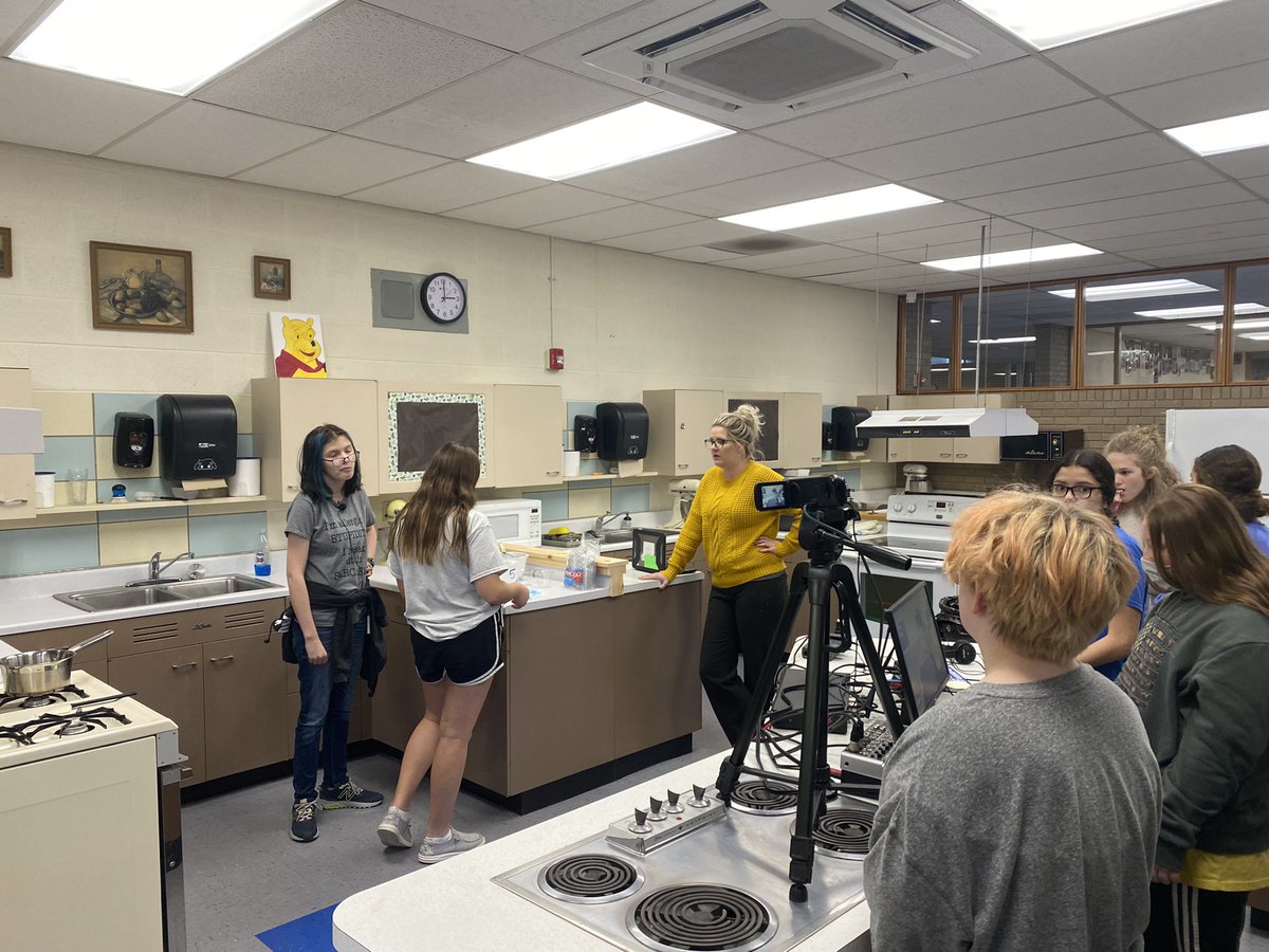 Mrs. Turner’s 8th Grade Career &amp; Life Planning Class doing some cooking today!!! <a href="/NessCityEagles/">Ness City Jr/Sr High</a> <a href="/USD303/">USD 303 - Ness City</a>